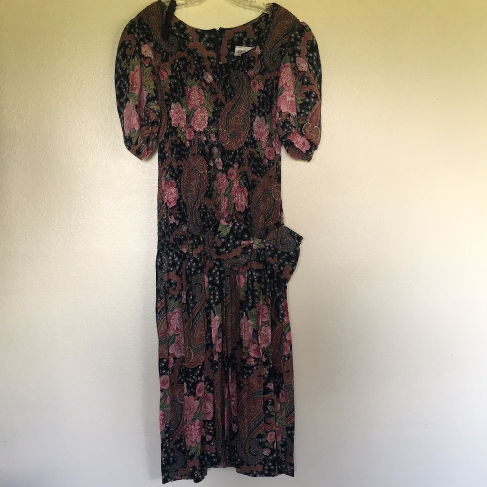 Vintage puff sleeve floral dress